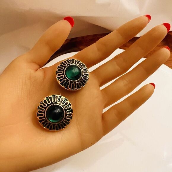 Vintage Galleria Gripoix Earrings Clip On Enamel Green Glass Gold Round 4631 - Picture 7 of 13